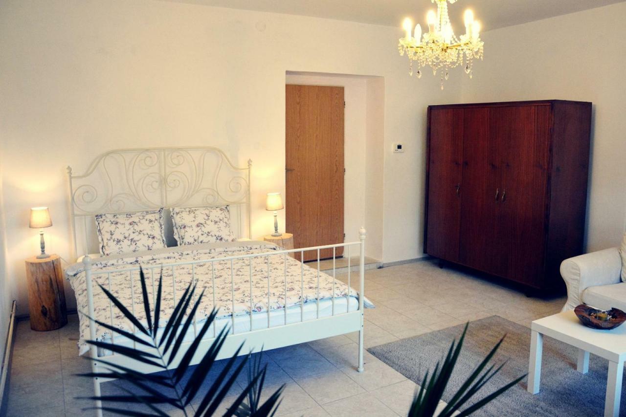 Apartmany Pod Putimskou Branou Písek Exterior foto